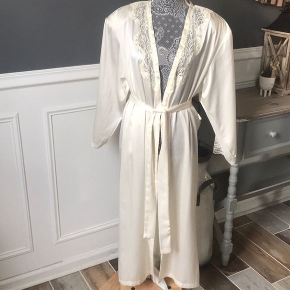 Gold Label VINTAGE VICTORIAS SECRET ROBE - Picture 1 of 16